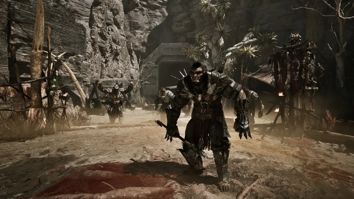 Orcs armados se reúnem diante de uma entrada de pedra em uma captura oficial de Gothic 1 Remake.